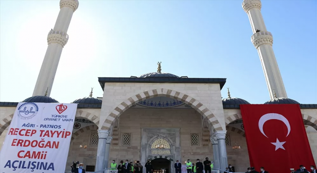 Ali Erbaş, Recep Tayyip Erdoğan Camii açılışını yaptı