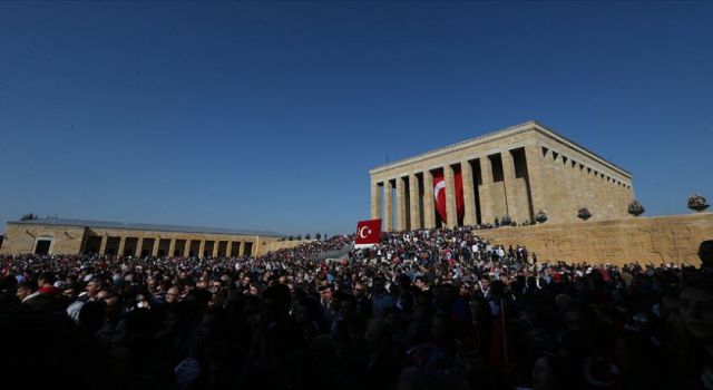 Binlerce vatandaş Cumhuriyet Bayramı coşkusunu Anıtkabir'de yaşadı