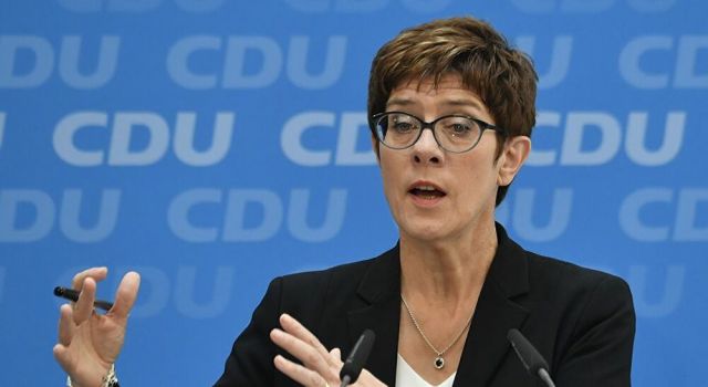 Almanya Savunma Bakanı Annegret Kramp Karrenbauer, "ABD'nin nükleer silahları olmadan Avrupa kendini koruyamaz"