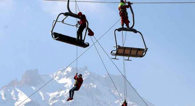 Kayseri Erciyes'te kayak sezonu öncesi kurtarma tatbikatı yapıldı