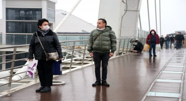 Yağmur altında duygusal anlar... "Ben ıslanırım keşke geri dönse..."