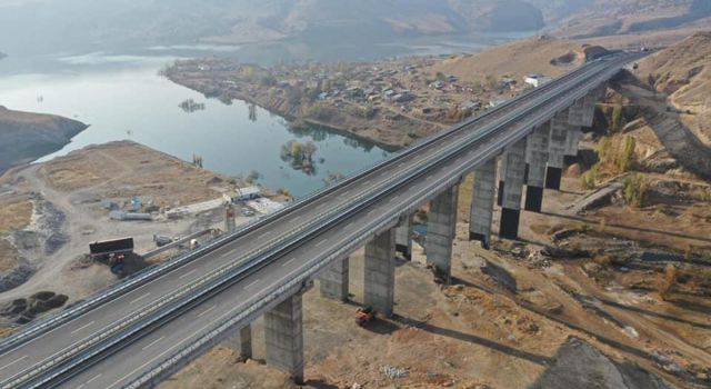 Yeni yapılan Kars-Erzurum kara yolunun bir kısmı ulaşıma açıldı