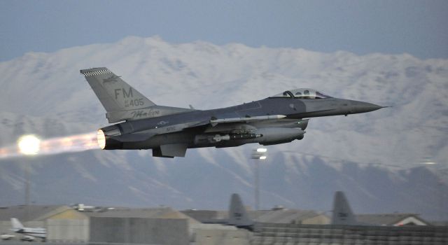 ABD'de de eğitim uçuşu sırasında F-16 uçağı düştü!