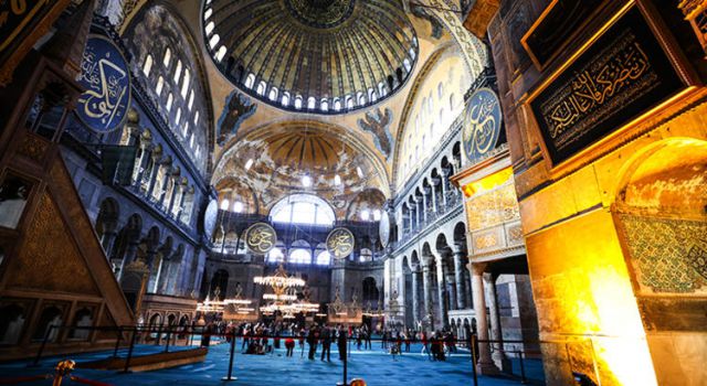 Cumhurbaşkanı Erdoğan Ayasofya Camisi'ne hat tablosu bağışladı