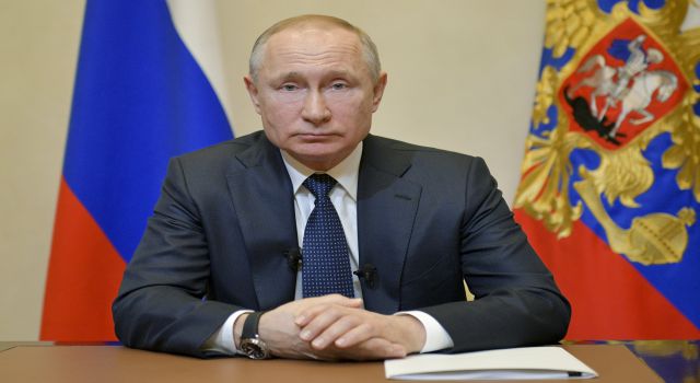 Putin, Rus ekonomi yönetimini eleştirdi.. "Derhal adım atılması gerekiyor"