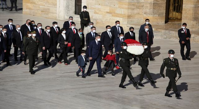 Milli Eğitim Bakanı Ziya Selçuk'tan Anıtkabir'e ziyaret