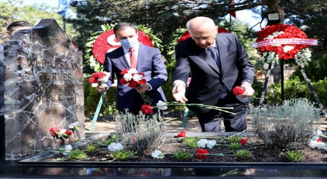 MHP Lideri Bahçeli'den, Başbuğ Alparslan Türkeş'in kabrine ziyaret