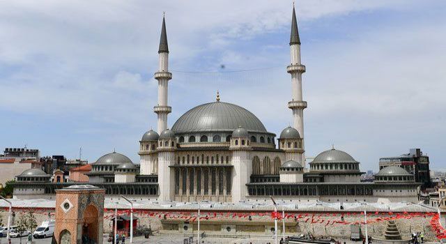 Taksim Camii açıldı