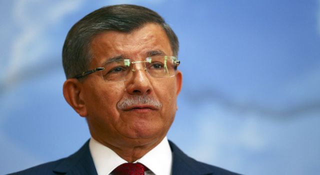 Ahmet Davutoğlu'nu öfkelendiren anket sonuçları.. Anketçilere çok kızdı!