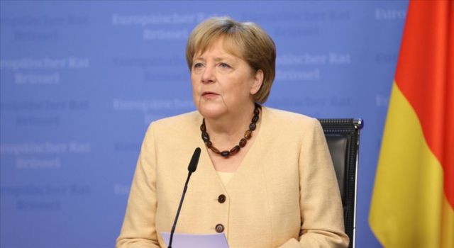 Merkel'den Türkiye'ye övgü