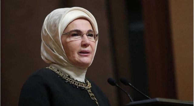 Emine Erdoğan'dan çağrı: "Yeşil Vatan için el birliğiyle yurdun dört bir yanında yepyeni fidanlar yeşertelim"