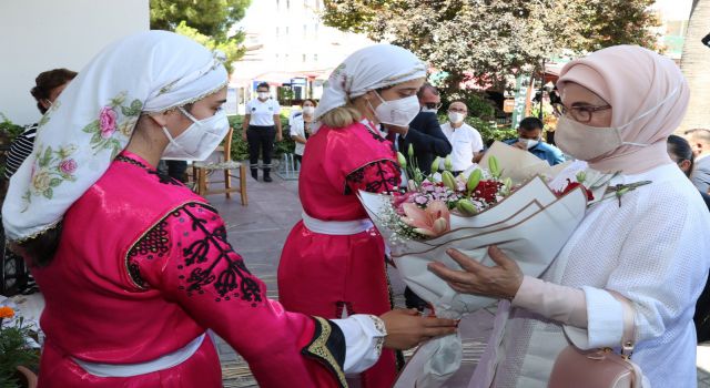 Emine Erdoğan’dan Sosyal Yaşam Merkezi’ne anlamlı ziyaret