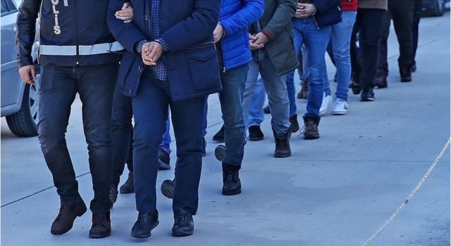 İzmir'de FETÖ’nün TSK yapılanmasına operasyon: 125 kişiye gözaltı