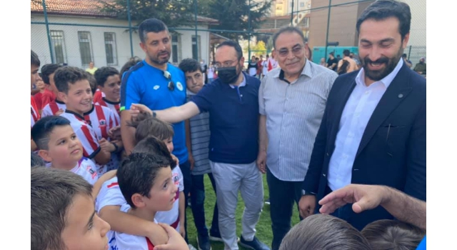 AK Parti'li Menekşe'den '30 Ağustos Zafer Kupası futbol turnuvasında dereceye giren sporculara tebrik'