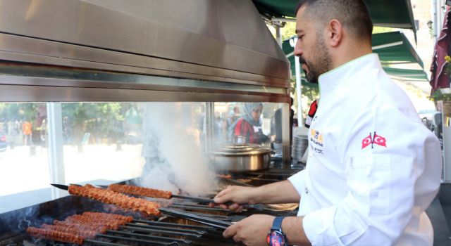 Aşı kartı ile gelen kebabı kapar!