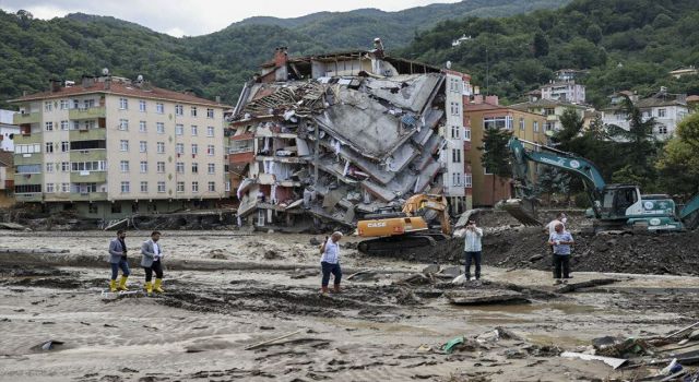 Sel felaketinde can kaybı 70'e yükseldi