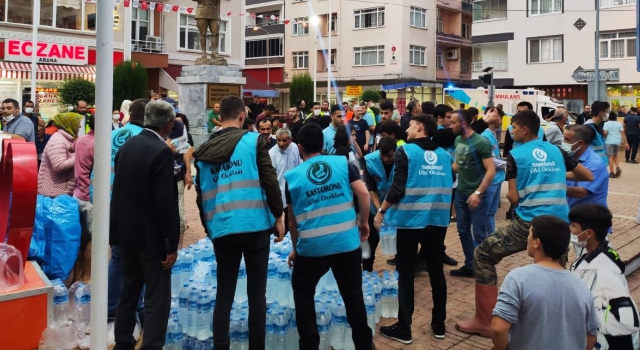 Ülkü Ocakları'ndan selden zarar gören vatandaşlar için büyük mücadele!