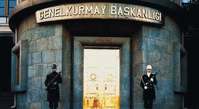 28 Şubat davası generallerinin rütbeleri söküldü