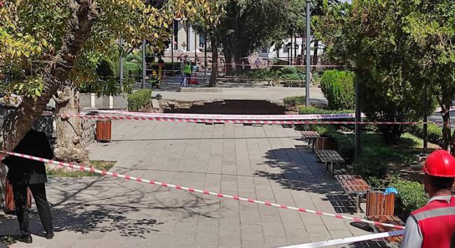 Güvenpark'ta göçük meydana geldi! 3 mahallede su kesintisi yapılacak!