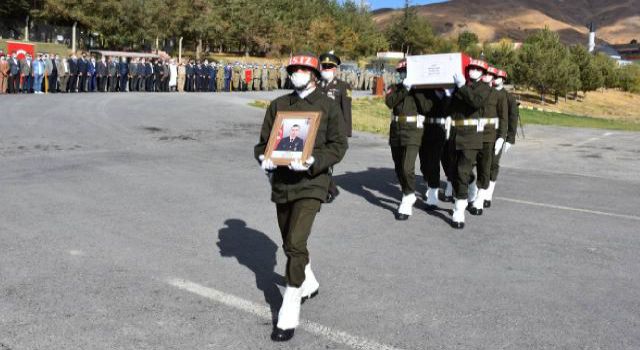 Hakkari'de Şehit Piyade Uzman Çavuş Faruk Eser'e veda..