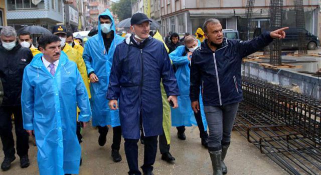 İçişleri Bakanı Soylu, sel bölgesi Bozkurt'ta incelemelerde..