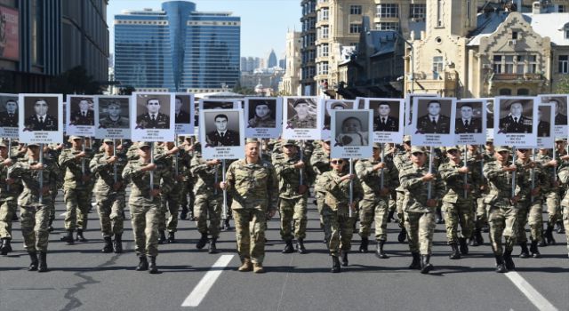 Karabağ şehitlerini anma yürüyüşü yapıldı