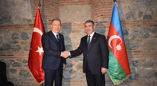 Bakan Akar, Azeri mevkidaşı Hasanov ile görüştü