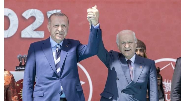 Cumhurbaşkanı Erdoğan ve MHP lideri Bahçeli Rest Çekince Büyükelçiler Çarketti