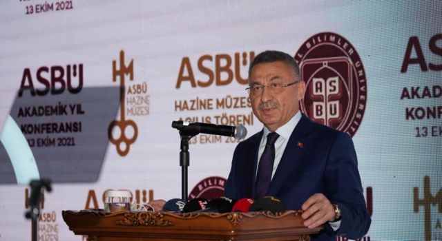 Cumhurbaşkanı Yardımcısı Oktay: Rektörünün aracının üzerinde tepinen bir şahıs öğrenci olamaz