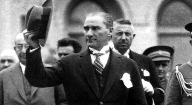 Dolmabahçe'de Atatürk'e mevlit okutulacak