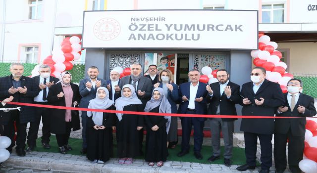 AK Parti'li Menekşe ve beraberindekilerden Üftade Kız Kur-an Kursu ve Özel Yumucak Anaokulu ziyareti