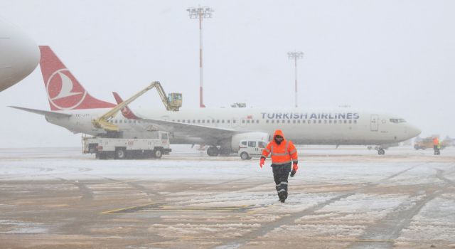 THY olumsuz hava koşulları nedeniyle seferlerini iptal etti