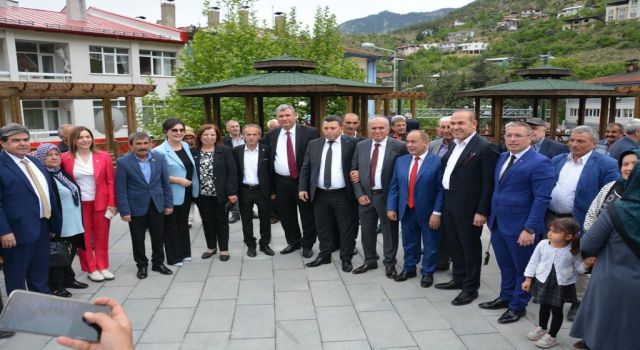 Adana MHP Heyeti, Saimbeyli-Sarıçam Belediyeleri Kardeşlik Parkı'nı hizmete açtı