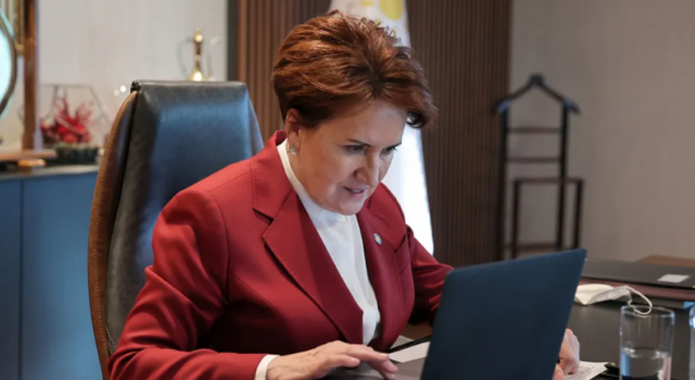 Akşener bilgisayar başında hakaret edene engeli basıyor