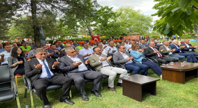 AK Parti'li Menekşe: "Halka hizmet Hakk’a hizmettir"