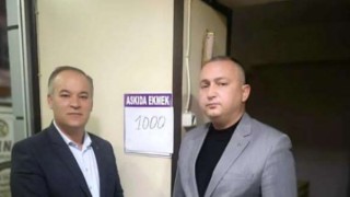 Balıkesir MHP İl Başkan Yardımcıları Niyazi Tunç ve Sertaç Gündoğan 'askıya bin ekmek' asarak kampanyaya katıldı