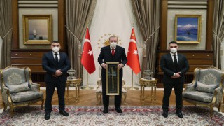 Cumhurbaşkanı Erdoğan, Avusturya’daki terör saldırısında büyük kahramanlık gösteren iki Türk’ü kabul etti!