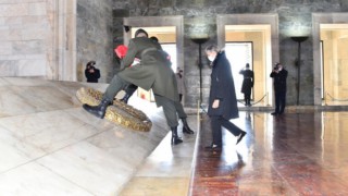 Bakan Akar'ın eşi Şule Akar'dan, 8 Mart Dünya Kadınlar Günü'nde Anıtkabir'e anlamlı ziyaret