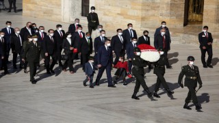 Milli Eğitim Bakanı Ziya Selçuk'tan Anıtkabir'e ziyaret