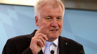 Almanya İçişleri Bakanı Seehofer: Almanya'daki Yahudiler bir daha asla korku içinde yaşamamalı