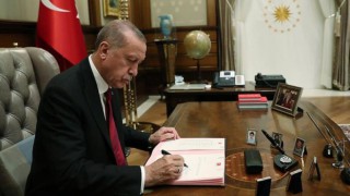 Cumhurbaşkanı Erdoğan imzasıyla ,o isim görevden alındı.. Resmi gazetede..