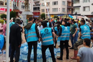 Ülkü Ocakları'ndan selden zarar gören vatandaşlar için büyük mücadele!