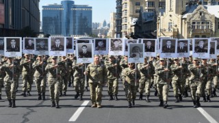 Karabağ şehitlerini anma yürüyüşü yapıldı