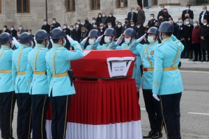 Eski Bakan Güldal Akşit için Meclis'te cenaze töreni düzenlendi